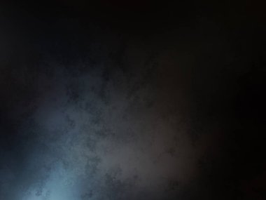 Karanlıkta snowboard yapan biri.