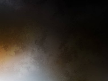 Kaykay rampasında kaykay süren bir adam.