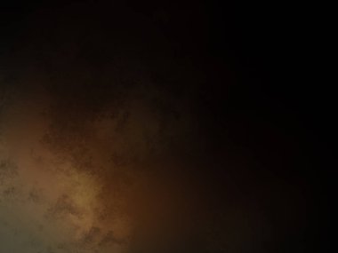 Uzakta uçan bir uçağı olan karanlık bir gökyüzü.