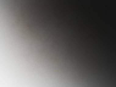 Bir insan bir uçağın fotoğrafını çekiyor.