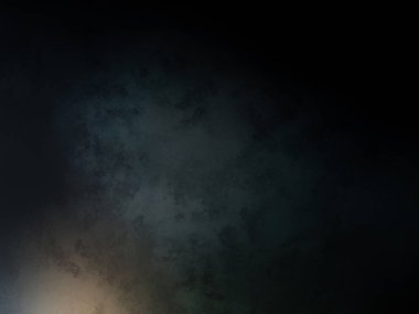 Karlı bir yüzeyde snowboard süren bir insan.