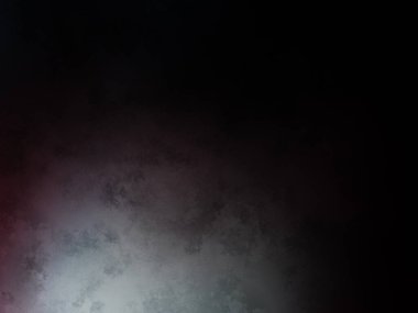 Elinde mikrofon tutan takım elbiseli ve kravatlı bir adam.