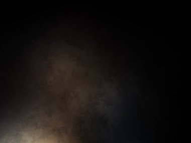 Karanlıkta elinde kamera tutan biri.