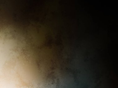 Tenis kortunda raket tutan bir adam.