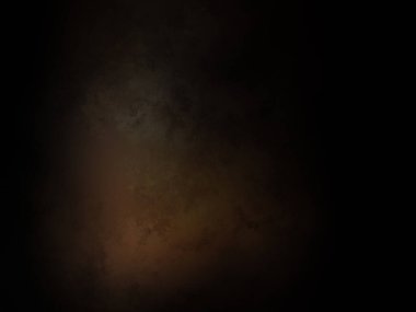 Takım elbiseli ve kravatlı bir adam karanlık bir arka planın önünde duruyor.