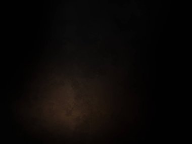 Penceresinden ışık saçan karanlık bir oda.