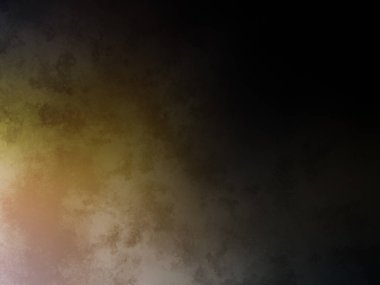 Tenis kortunda raket tutan bir adam.