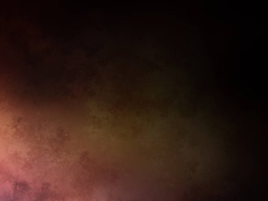 Bir adam kortta tenis raketi tutuyor.