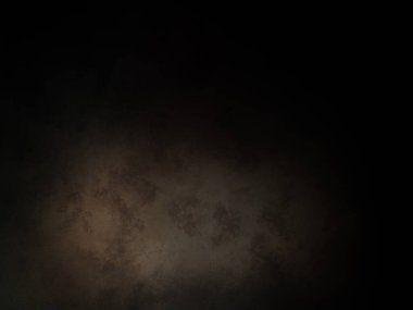 Penceresinden ışık saçan karanlık bir oda.