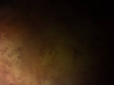 Bir adam kortta tenis raketi tutuyor.