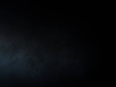 Elinde mikrofon tutan takım elbiseli ve kravatlı bir adam.