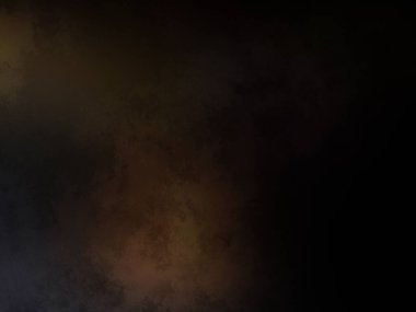 Takım elbiseli ve kravatlı bir adam duvarın önünde duruyor.