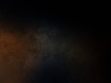 Bir adam kortta tenis raketi tutuyor.