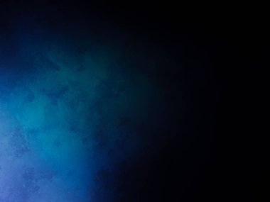 Takım elbiseli ve kravatlı bir adam tenis raketi tutuyor.