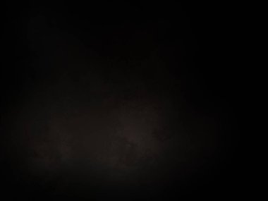 Karanlık gökyüzü ve aydınlığı olan siyah bir arkaplan.