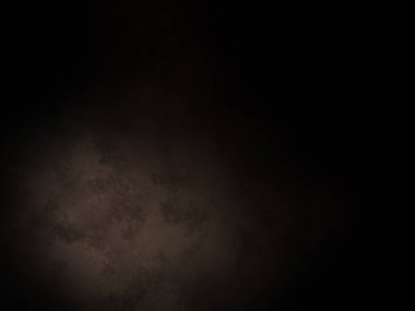 Karanlık bir oda, saati ve ışığı olan.