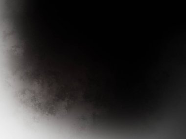 Takım elbiseli ve kravatlı bir adam duvarın önünde duruyor.