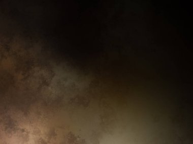 Karanlık bir arka planı olan bulutlu bir gökyüzünde uçan bir uçak.