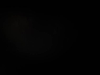 açık renk dizaynlı koyu bir arkaplan