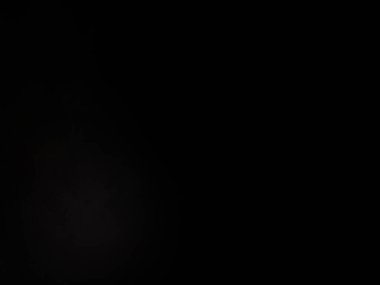 açık renk dizaynlı koyu bir arkaplan