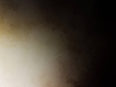 Elinde şarap kadehi tutan bir adam.