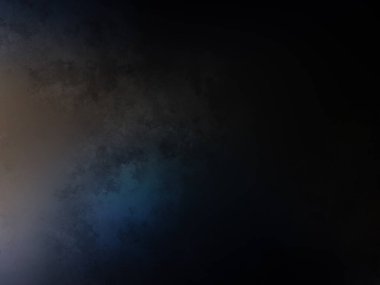 Elinde mikrofon tutan takım elbiseli ve kravatlı bir adam.