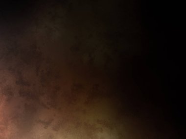 Bir adam kortta tenis raketi tutuyor.