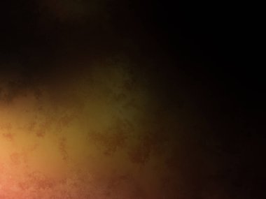 Bir adam kortta tenis raketi tutuyor.