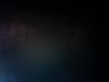 Siyah gömlekli bir adam tenis raketi tutuyor.