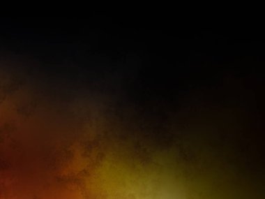 Bir adam elinde tenis raketi tutuyor.