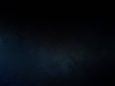 Siyah gömlekli bir adam tenis raketi tutuyor.