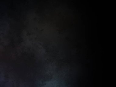 Takım elbiseli ve kravatlı bir adam tenis raketi tutuyor.