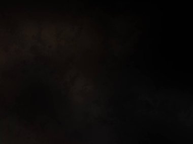 Siyah bir arka planın önünde duran takım elbiseli ve kravatlı bir adam.