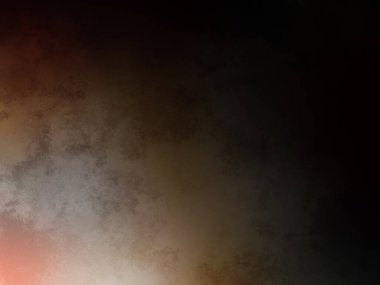 Takım elbiseli ve kravatlı bir adam ateşin önünde duruyor.