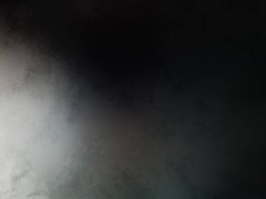 Takım elbiseli ve kravatlı bir adam duvarın önünde duruyor.