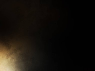 Elinde mikrofon tutan takım elbiseli ve kravatlı bir adam.