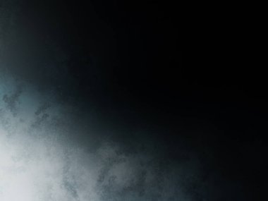 Takım elbiseli ve kravatlı bir adam tenis raketi tutuyor.