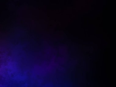 Takım elbiseli ve kravatlı bir adam mikrofonun önünde duruyor.