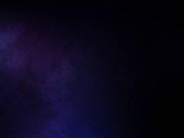 Elinde mikrofon tutan takım elbiseli ve kravatlı bir adam.