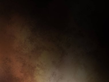 Karanlık bir yüzeyde kaykay süren bir adam.