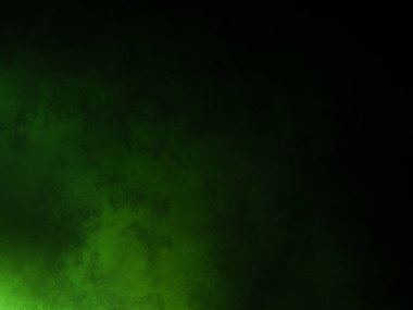 Sörf tahtası tutan dalgıç kıyafetli bir adam.