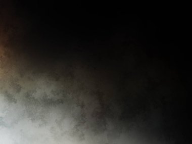 Tenis raketini havada tutan biri.