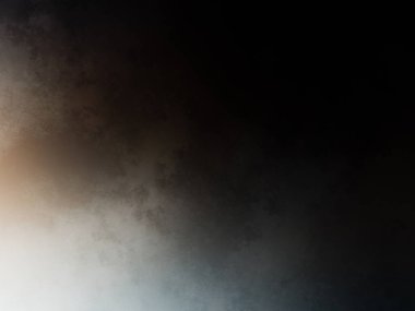 Sörf tahtasında suda bir insan.