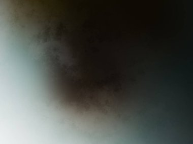 Sörf tahtasında suda bir insan.