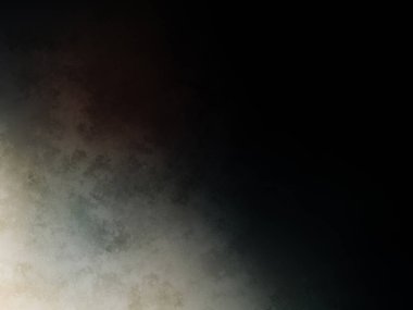 Takım elbiseli ve kravatlı bir adam tenis raketi tutuyor.