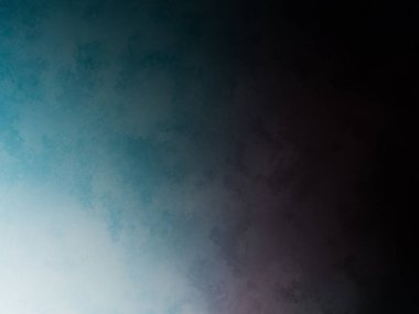 Sörf tahtasında suda bir insan.