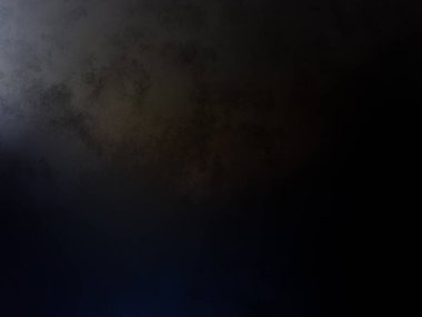 Elinde kamera tutan bir kişi.