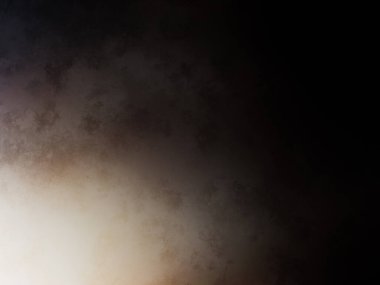 Takım elbiseli ve kravatlı bir adam tenis raketi tutuyor.