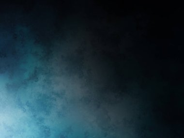 Mavi arka planda duran takım elbiseli ve kravatlı bir adam.