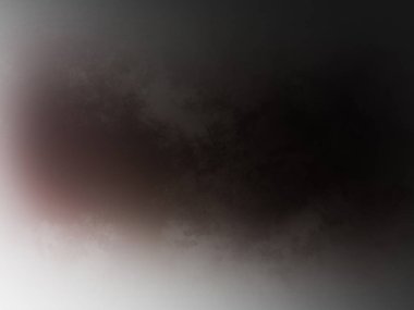 Sisli bir alanın ortasında kırmızı ve siyah bir nesne.